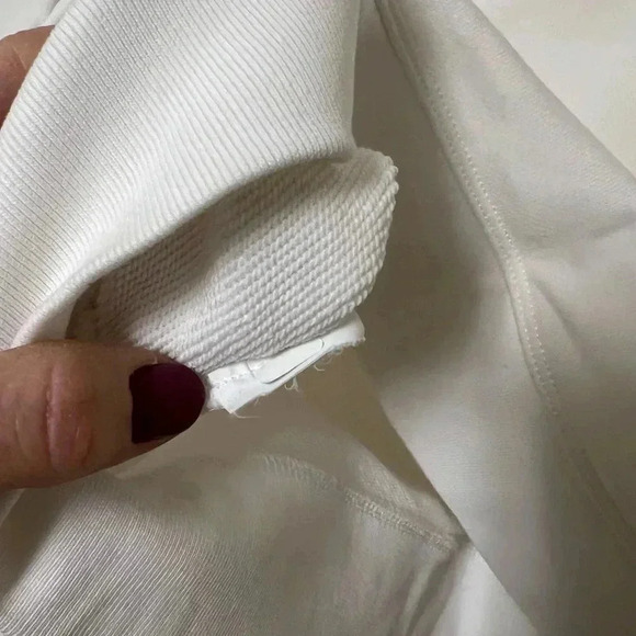 RAINBOW EMBROIDERED BONJOUR CREW NECK - Picture 6 of 6